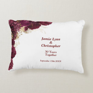 Cojín Decorativo Aniversario del Boda floral de Borgoña acento alti
