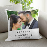 Cojín Decorativo Aniversario del Boda fotográfico personalizado<br><div class="desc">Crea tu propio regalo personalizado de aniversario de bodas con fotos personalizadas,  nombres y fecha en tipografía de máquina de escribir.</div>