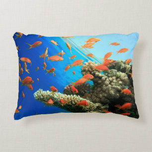 Cojín Decorativo Anthias de Lyretail en el arrecife de coral