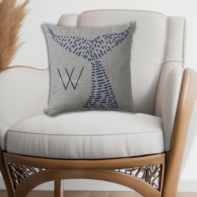 Cojín Decorativo Apellido Personalizado Arte Nautical Whale Tail (Personalized Last Name Nautical Whale Tail Art Throw Pillow)