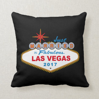 Cojín Decorativo Apenas casado en Las Vegas fabuloso 2017 (Rótulo)