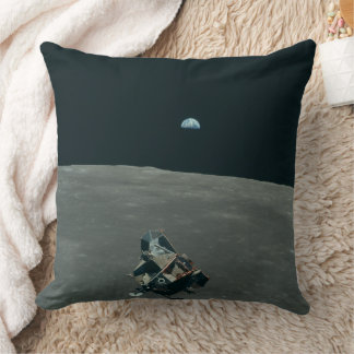 Cojín Decorativo Apollo Lunar Lander y Earrise Over Moon