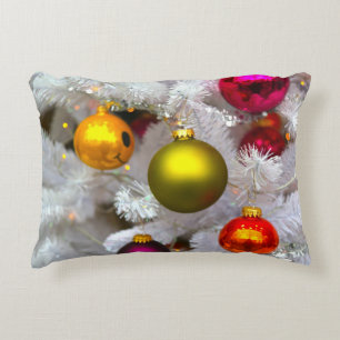 Cojín Decorativo Árbol blanco de Navidad con baudillos coloridos