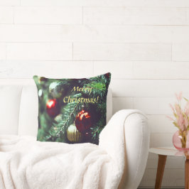 Cojín Decorativo Árbol navideño festivo con adornos rojos