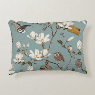 Cojín Decorativo Arboleda de magnolias con búhos en azul huevo de p