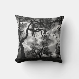 Cojín Decorativo Arboles blancos y negros embrujados
