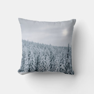 COJÍN DECORATIVO ÁRBOLES CUBIERTOS DE NIEVE DURANTE EL DÍA