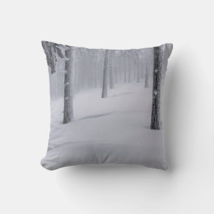 COJÍN DECORATIVO ÁRBOLES CUBIERTOS DE NIEVE DURANTE EL DÍA