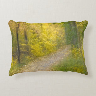 Cojín Decorativo Árboles en colores de otoño y camino cubierto de h