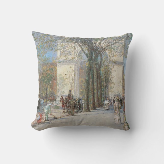 Cojín Decorativo Arco de Washington, primavera por Frederick Childe (Anverso)