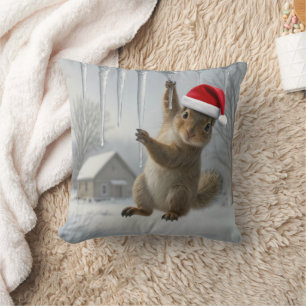 Cojín Decorativo Ardilla de Navidad colgando de una carámbano
