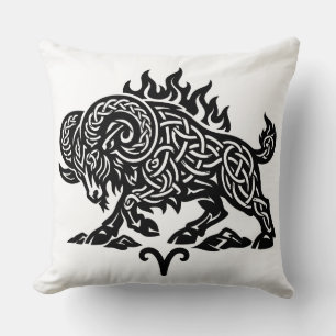 Cojín Decorativo Aries Fuego‑Carnero – Tinta Embrujada Celta Zodiac