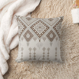 Cojín Decorativo Armonía del Desierto – Tribal Geométrico Marrón