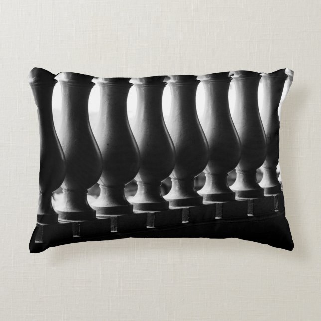 Cojín Decorativo Arquitectura en blanco y negro (Anverso)