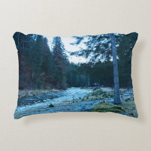 Cojín Decorativo Arroyo de Montaña Torrencial – Naturaleza Salvaje
