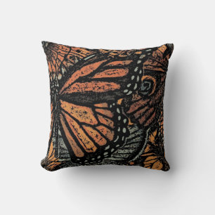 Cojín Decorativo arte de fantasía naranja y mariposa negra