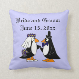Cojín Decorativo Arte de la boda del pingüino de novia y del novio