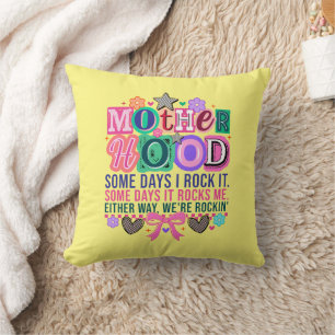Cojín Decorativo Arte de palabras divertida maternidad roquera