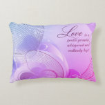Cojín Decorativo Arte de Romance Corazón Dorado Elegante<br><div class="desc">Celebra la belleza eterna del amor con esta elegante y serena obra de arte romántica. Con elegantes motivos de corazones dorados,  líneas fluidas y una cálida paleta neutra,  este diseño captura la esencia del amor como una promesa silenciosa: susurrada suavemente y atesorada sin fin.</div>