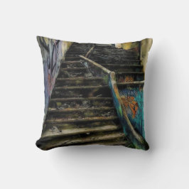 Cojín Decorativo Arte Urbano en Escaleras Edificio Abandonado