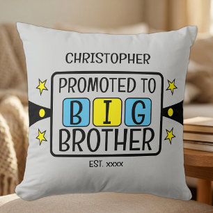 Cojín Decorativo Ascendido a nombre de hermano mayor año de estable