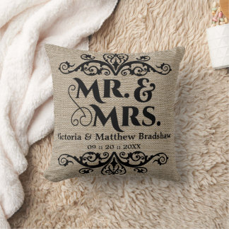 Cojín Decorativo Aspecto de Arpillera Rústica Boda Sr. y Sra.