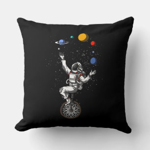 Cojín Decorativo Astronauta espacial malabarista planetas astronomí