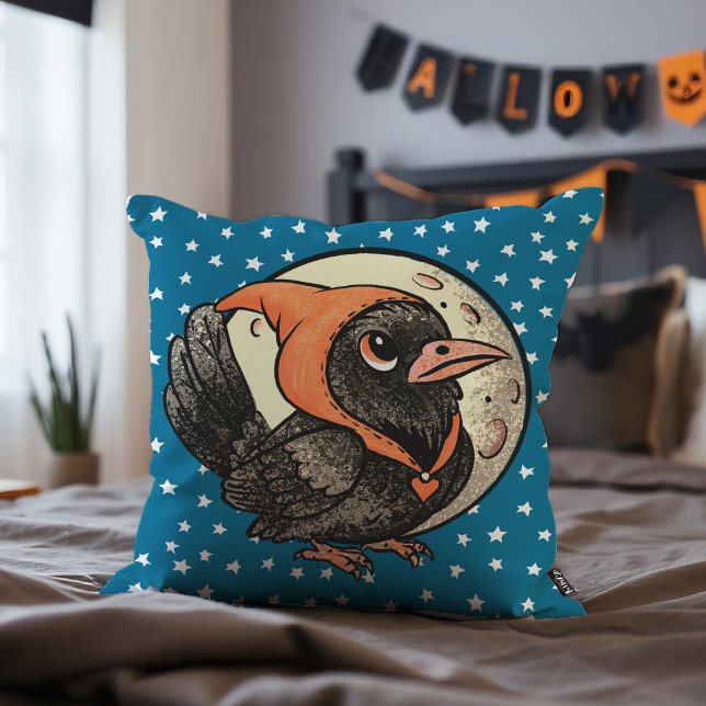 Cojín Decorativo Ataque De Halloween En Estrellas De Moon De Disfra (Charming chibi raven in a cozy costume, perfect pillow for spooky season decor or cuddly accents.)