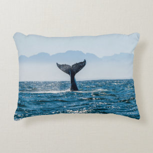 Cojín Decorativo Ataque marino de la cola de ballena: Agua Dramátic