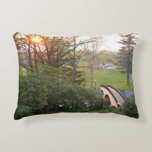 Cojín Decorativo Atardecer del Puente Arcoíris en Grove City Colleg