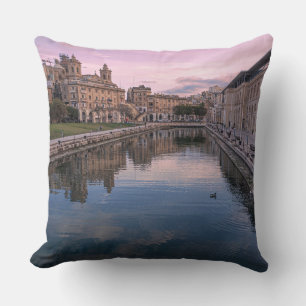 Cojín Decorativo Atardecer sobre un pequeño canal en Cospicua, Malt