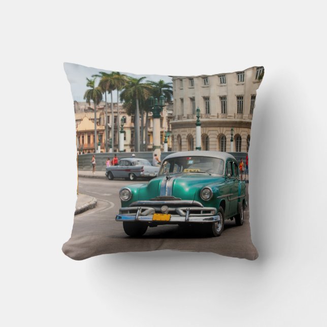 Cojín Decorativo Automóviles retro en la calle La Habana (Anverso)