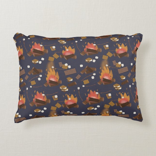 Cojín Decorativo Aventura al aire libre y malvaviscos (Anverso)