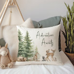 Cojín Decorativo Aventura de animales de bosque de bosques<br><div class="desc">Presentamos nuestra aventura de animales de bosque a la espera de lanzar almohada - perfecto para una celebración tierna y caprichosa! Con una temática de selva acuática moderna con criaturas adorables como zorro, oso marrón, conejo y ciervo, es ideal para una ducha de género neutro. Este diseño bohemio ofrece un...</div>