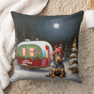 Cojín Decorativo Aventura Navideña de la Caravana Doberman de Invie