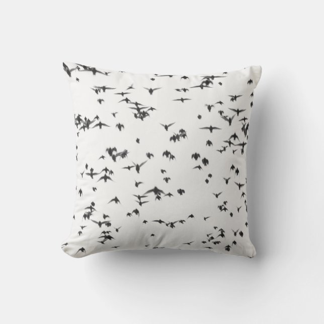 COJÍN DECORATIVO AVES NEGRAS VOLANDO EN EL CIELO (Anverso)