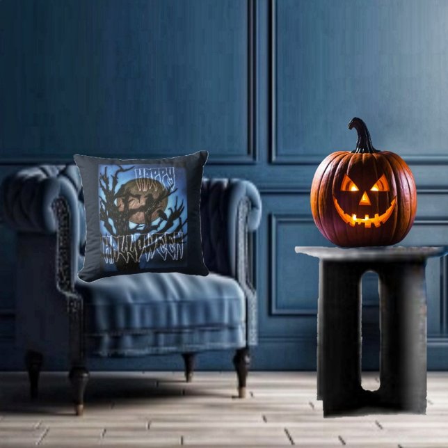 Cojín Decorativo Aves nocturnas vigiladas (Creep up your Halloween decor, with this Night Birds On Watch Throw Pillow!)