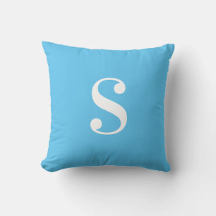 Cojín Decorativo Azul claro mínimo con Monograma blanco grande