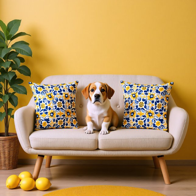 Cojín Decorativo 💛 💙 Azul y amarillo Azulejos florales (Blue and yellow, floral Azulejos Throw Pillow)
