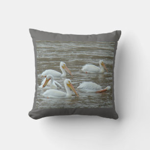Cojín Decorativo B16 Pelícanos blancos en río fangoso