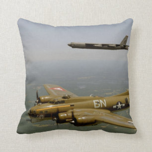 Cojín Decorativo B17G y B52H en vuelo