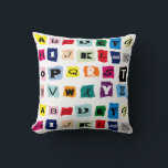 Cojín Decorativo Baldosas de moda<br><div class="desc">Coloridos cuadros con letras de alfabeto a la moda en el patrón de repetición en el cojín.</div>