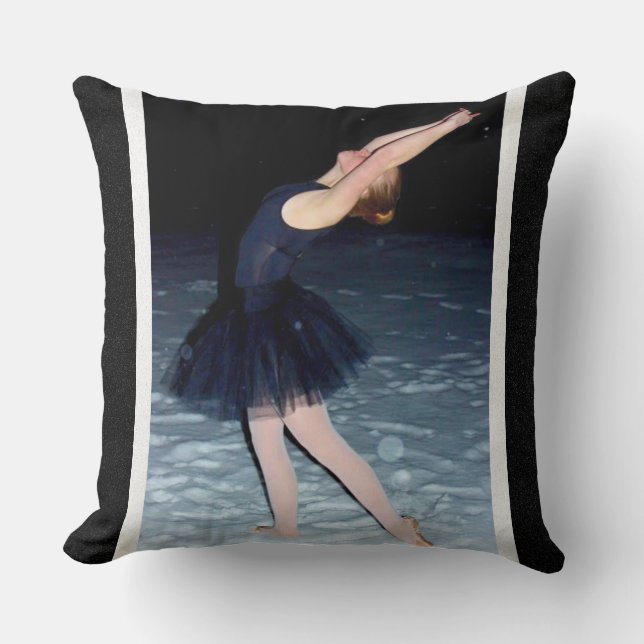 Cojín Decorativo Ballerina en la Nieve - (Anverso)