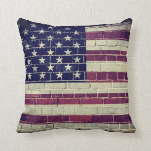 Cojín Decorativo Bandera de América del vintage en una pared de