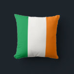 Cojín Decorativo Bandera de Irlanda (irlandesa)<br><div class="desc">Productos de bandera mundial de Personalizable - Por favor,  no dude en agregar su propio texto.</div>