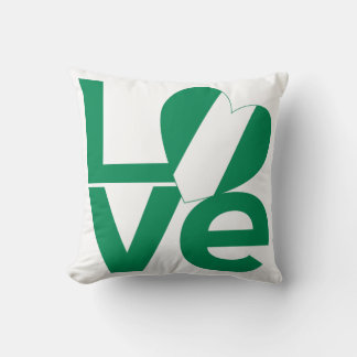 Cojín Decorativo Bandera del corazón de AMOR verde nigeriano 