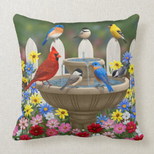 Cojín Decorativo Bañera de pájaro colorida en el jardín de primaver