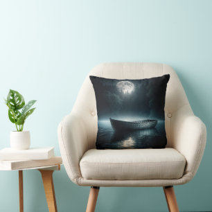 Cojín Decorativo Barca de Madera en Lago a la Luz de la Luna