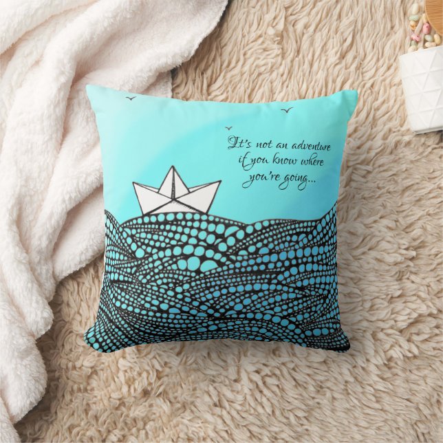 Cojín Decorativo Barco de papel con lápiz | texto motivador (Manta)