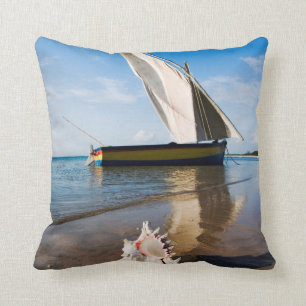Cojín Decorativo Barco de vela y Shell el   Mozambique, casa de